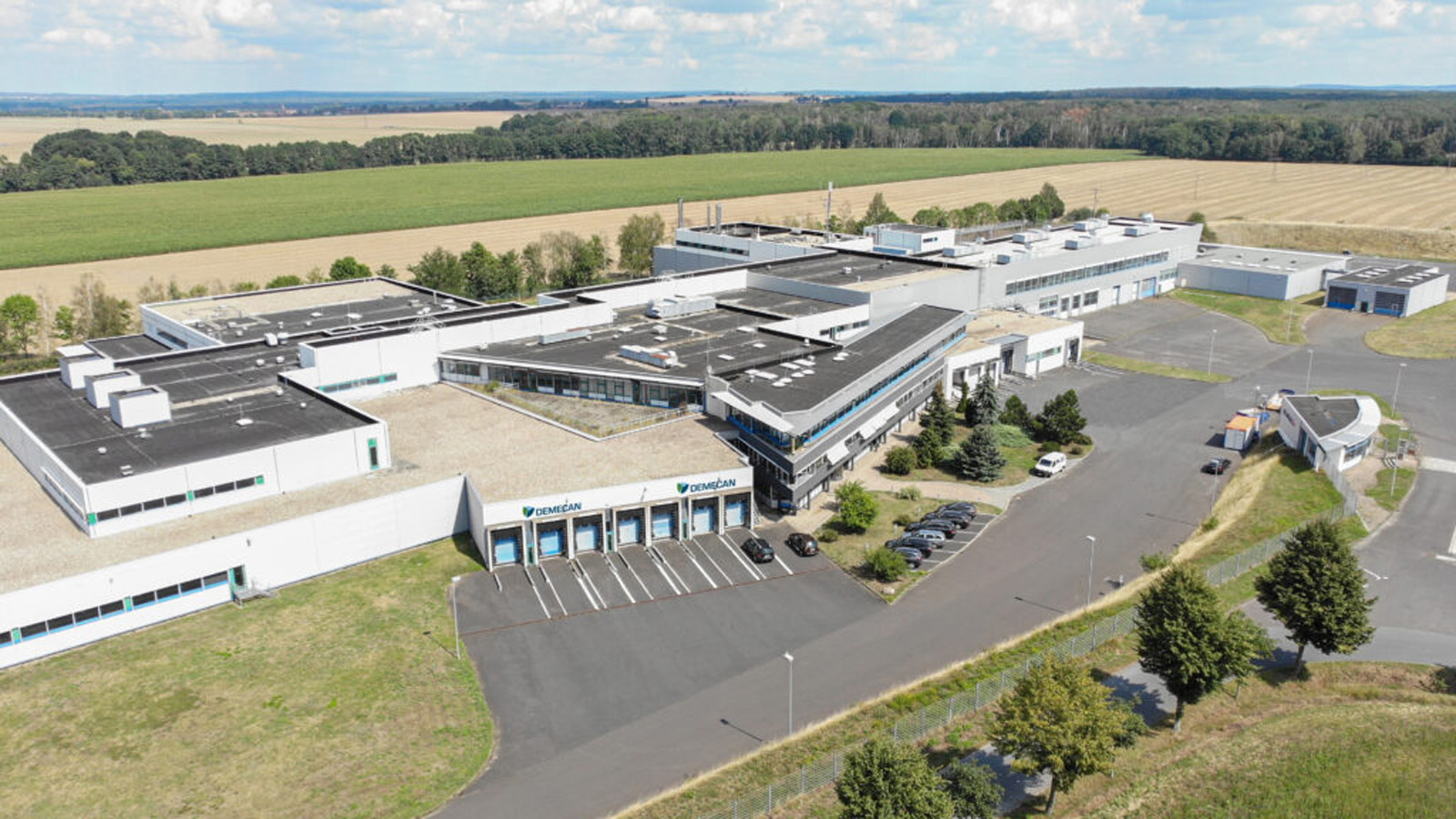 Luftaufnahme der Produktionsstätte von DEMECAN in Ebersbach